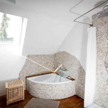 Cosy & Spacious Apt. Benc Zirovnica
