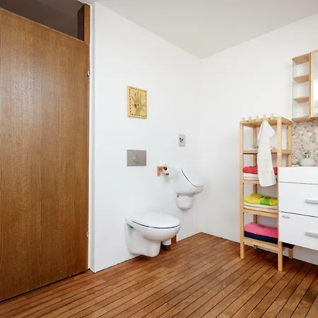 Cosy & Spacious Apt. Benc Apartament Zirovnica